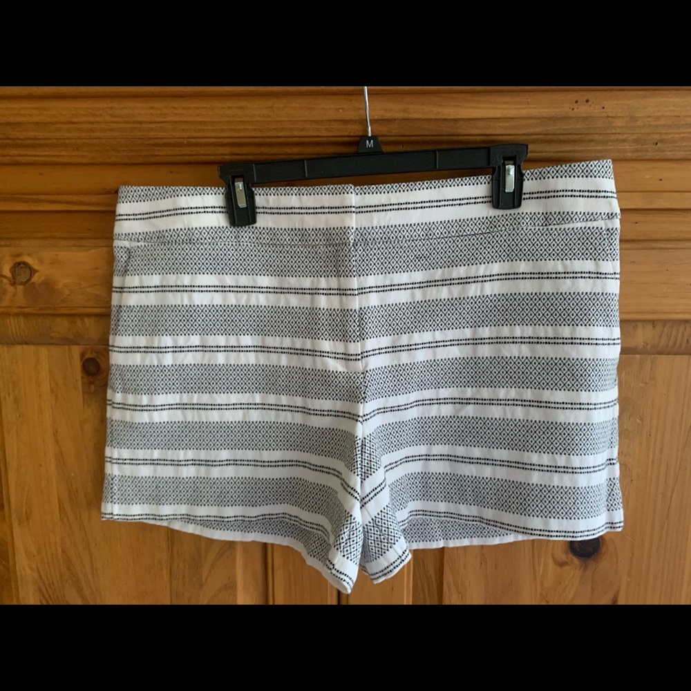 LOFT Riviera Short Black & Cream Pattern, size 14 NWT